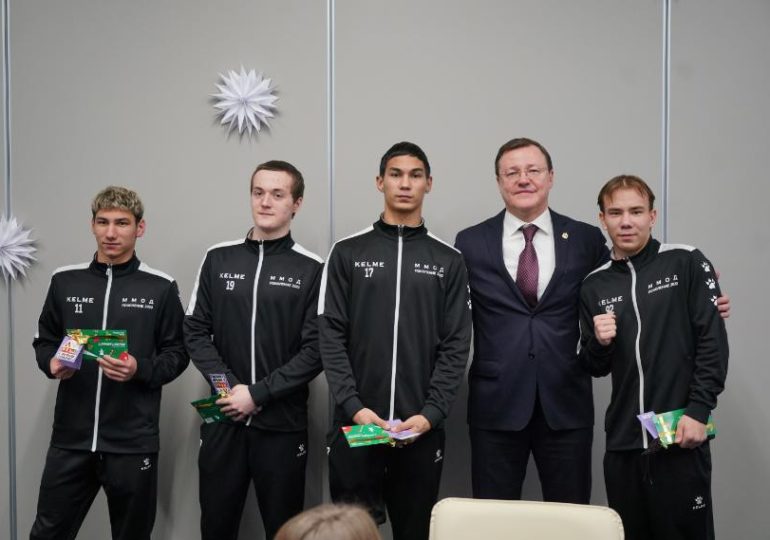 В Самаре подростки из центра «Иволга» попросили губернатора о тренировке с «Крыльями Советов»