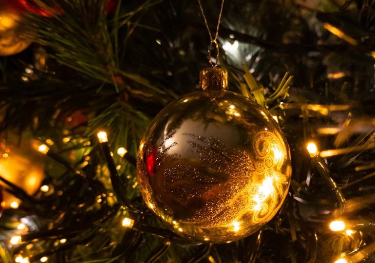 Среди самых любимых новогодних традиций россиян – украшение дома и елки