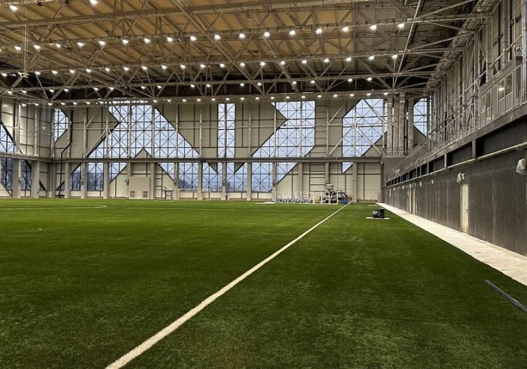 Крытый футбольный манеж в Самаре готов на 95%