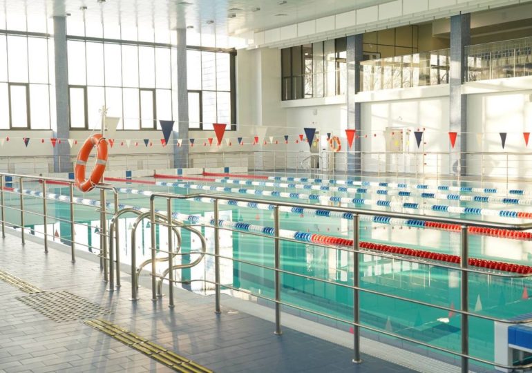 Губернатор Дмитрий Азаров осмотрел новый бассейн в Куйбышевском районе Самары