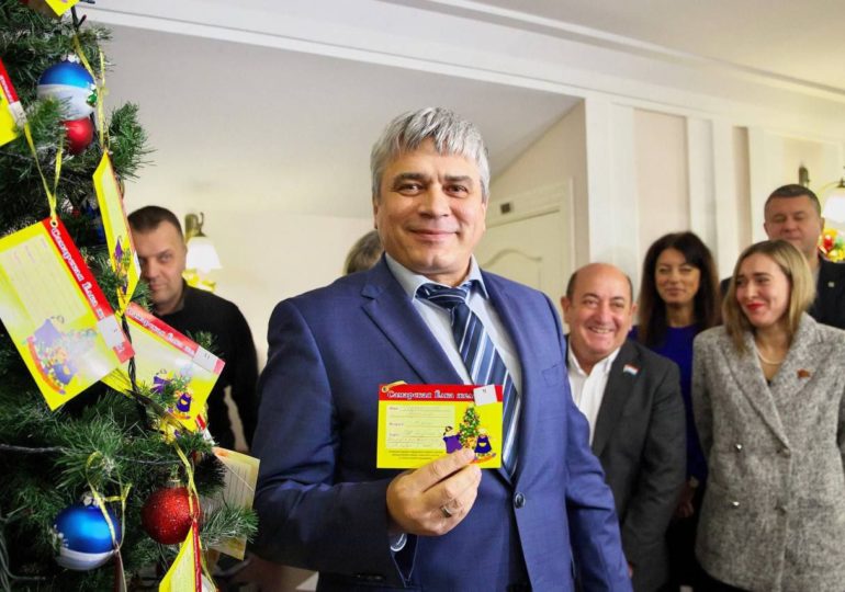 Самарские депутаты исполнят новогодние желания детей из ДНР и ЛНР