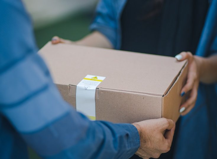 Эксперт рассказала, как мошенники используют упаковки от посылок россиян