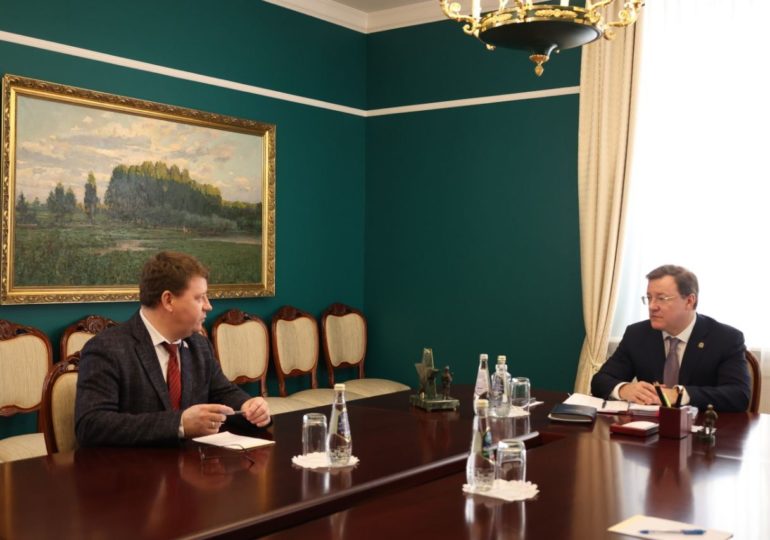 Губернатор Дмитрий Азаров провел рабочую встречу с руководителем самарского обкома КПРФ Алексеем Лескиным