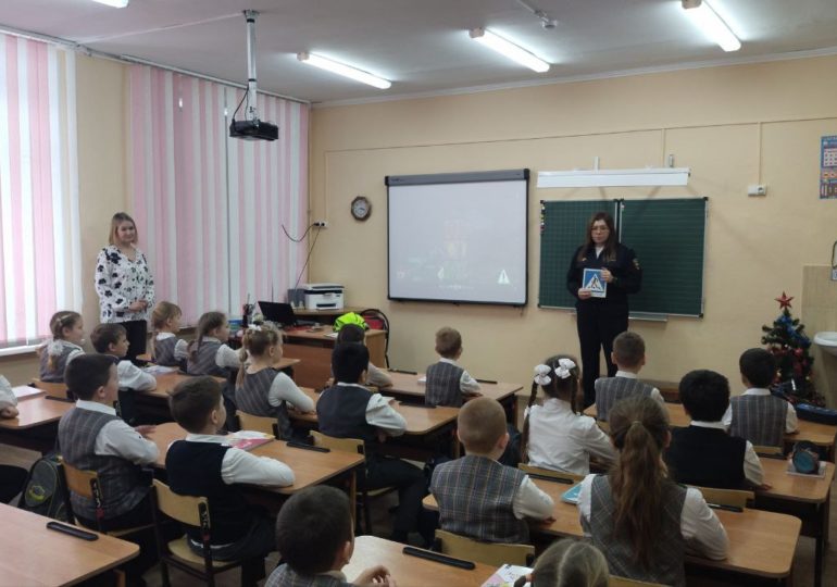 В самарской школе №52 проходят уроки безопасности от ГИБДД