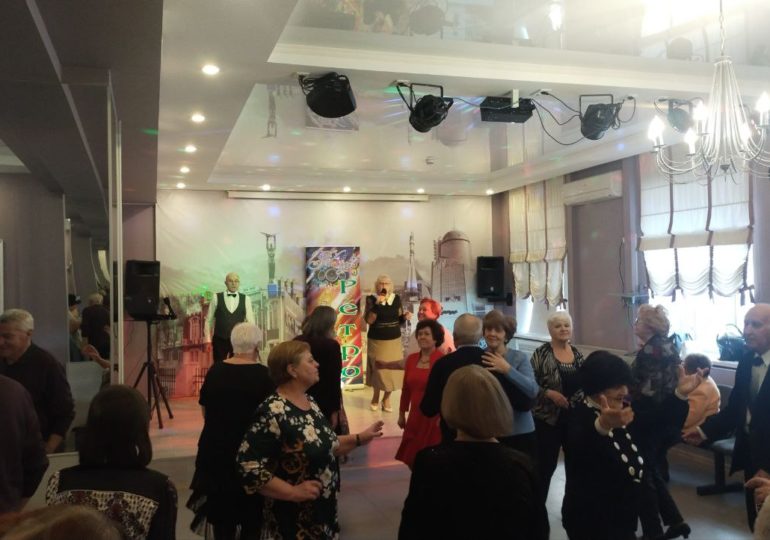 В самарском Дворце ветеранов проходит танцевально-праздничная программа «Чтобы сердце и душа были молоды»