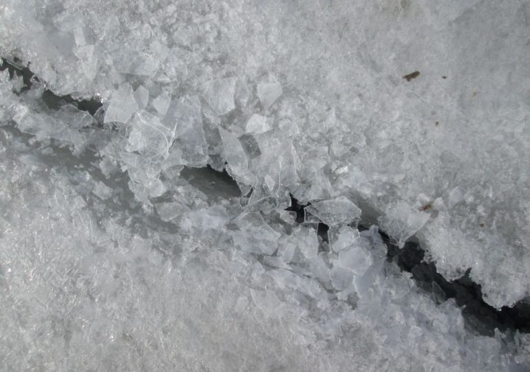 Администрация Самары предупреждает об опасности выхода и выезда на лед