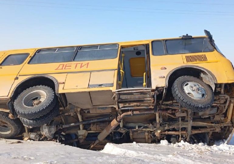 В Самарской области опрокинулся школьный автобус с детьми