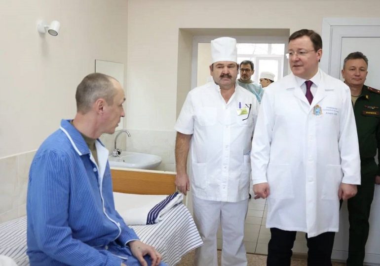 В Самаре с Днем защитника Отечества поздравили бойцов в военном госпитале