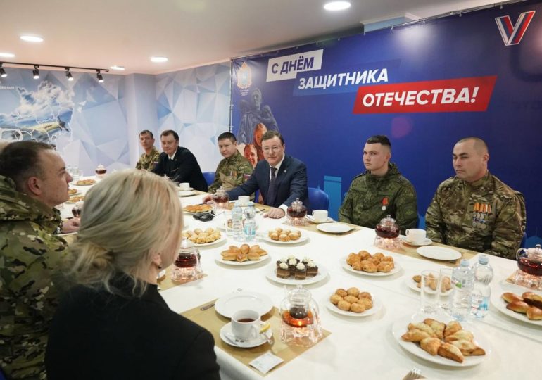 В Самаре губернатор Дмитрий Азаров встретился с освободителями Авдеевки