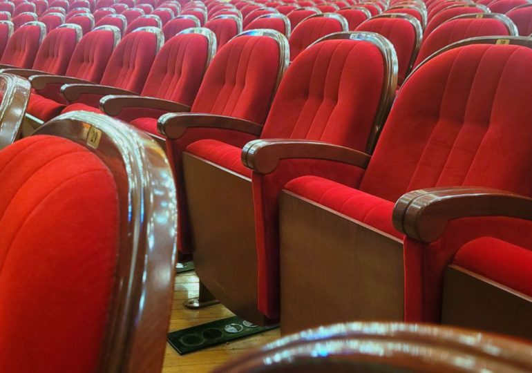 Житель Самары купил билет в театр и лишился своих сбережений