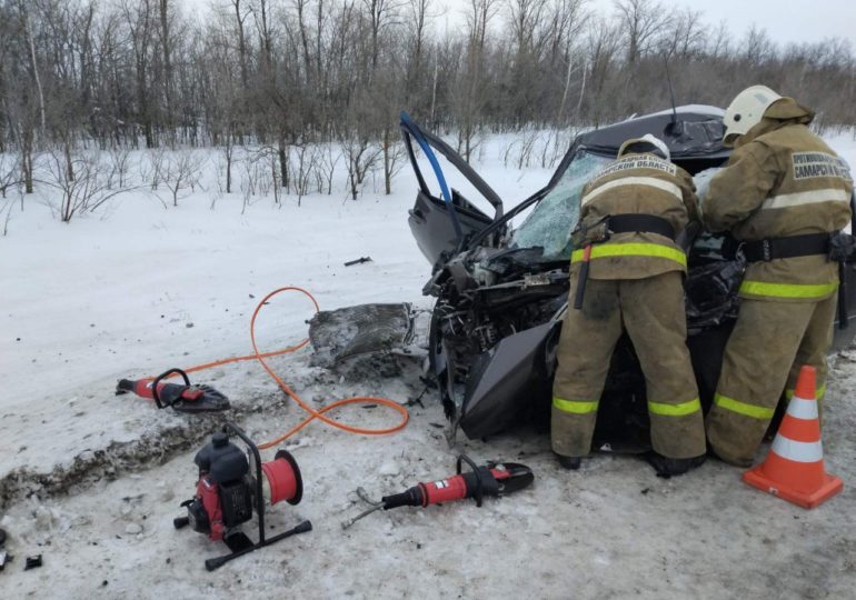 В Самарской области в ДТП с большегрузом погибли два человека