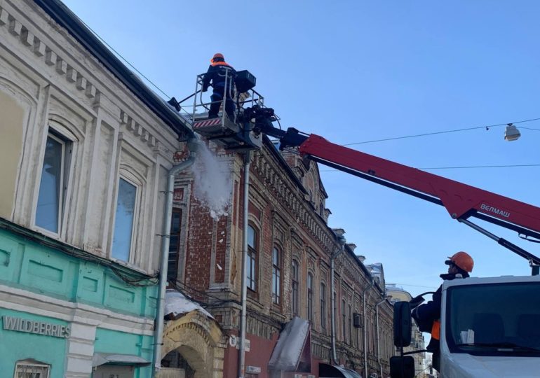 В Самаре усилили работы по расчистке дворов и скатных кровель