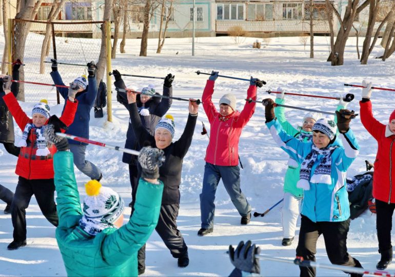 Самарцы занимаются скандинавской ходьбой в парке «Воронежские озера»