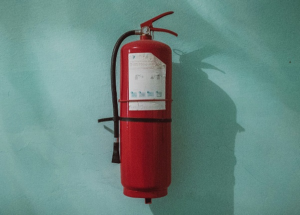 Самарцам напомнили о правилах обращения с огнетушителями