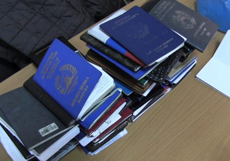 Самарчанка незаконно зарегистрировала 450 иностранцев