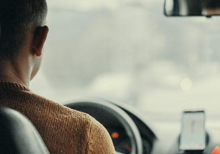 В Самаре мигрантам запретили работать в такси, образовании и общественном транспорте