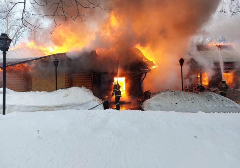 В Самарской области сгорела дотла охотничья база