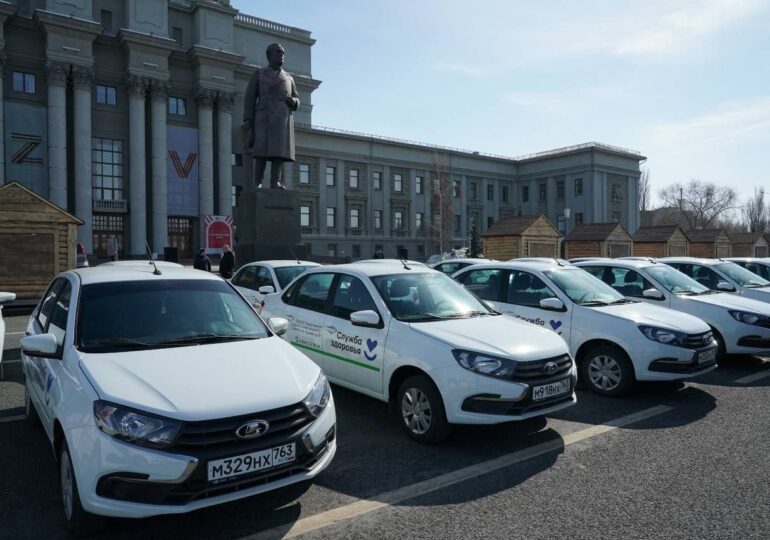 В Самаре больницам передали 40 новых машин неотложной медицинской помощи