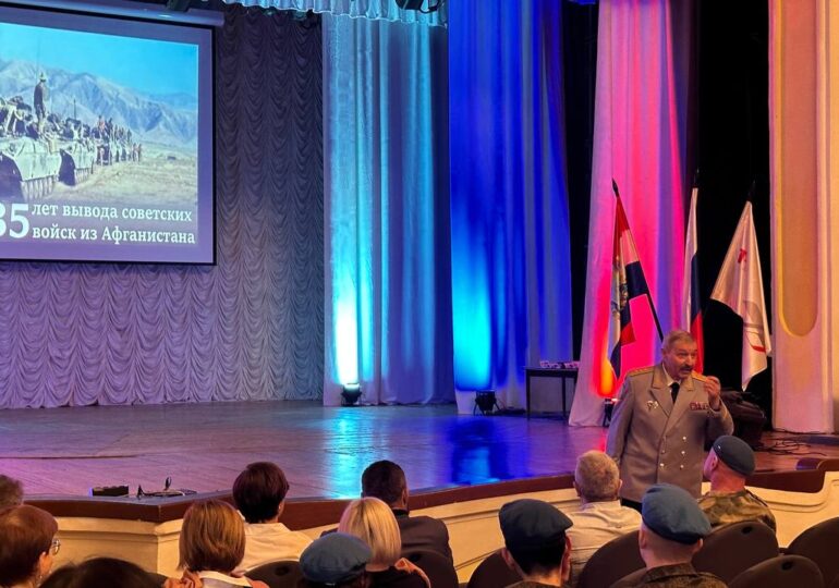 В Самаре юнармейцы и представители отделения Союза десантников встретились с генерал-полковником Георгием Шпаком