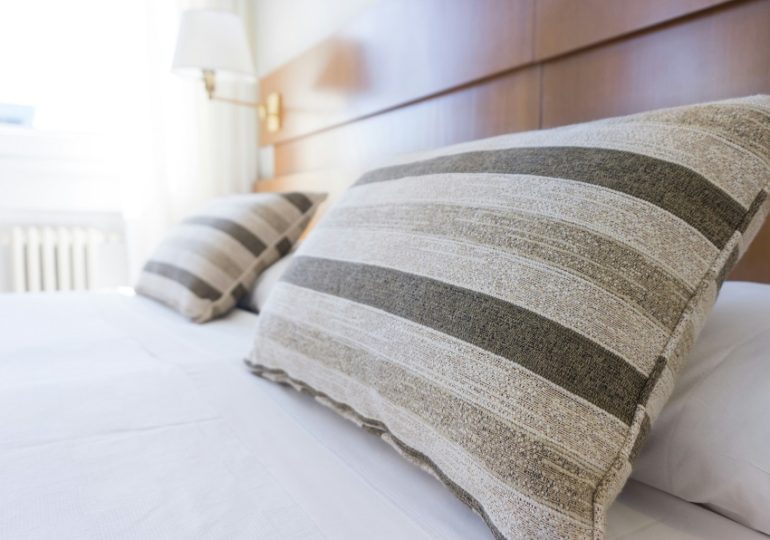 В Самарской области предложили заселять в гостиницы по военному билету