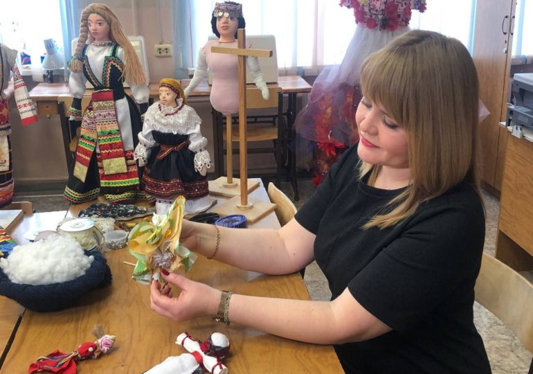 Самарцы принимают участие в изготовлении Маслен для городского конкурса