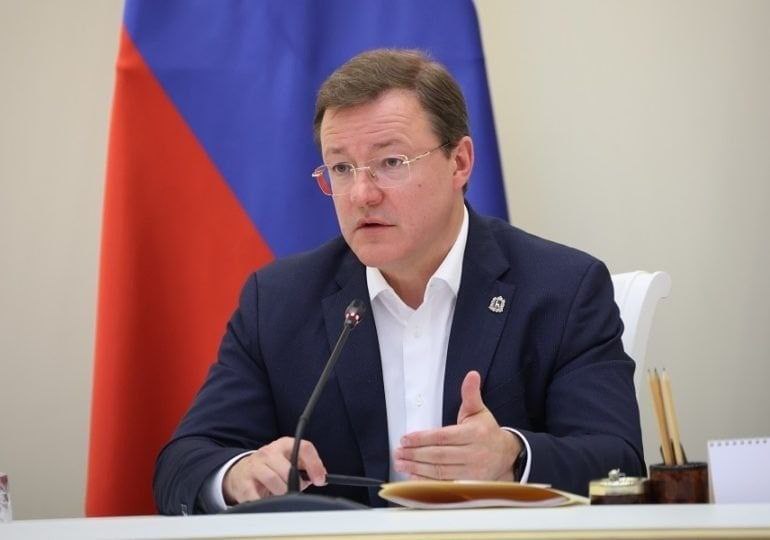 Дмитрий Азаров поздравил Андрея Мордвичева с присвоением звания Героя РФ