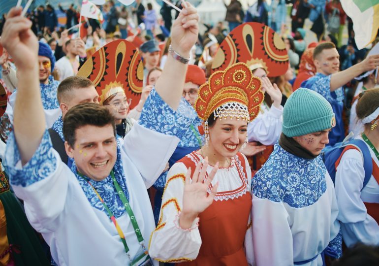 Самарцы приняли участие в шествии молодежи мира в Сочи