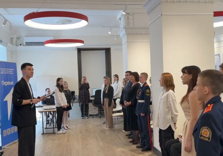 В Самарской библиотеке вручили паспорта 14-летним ребятам