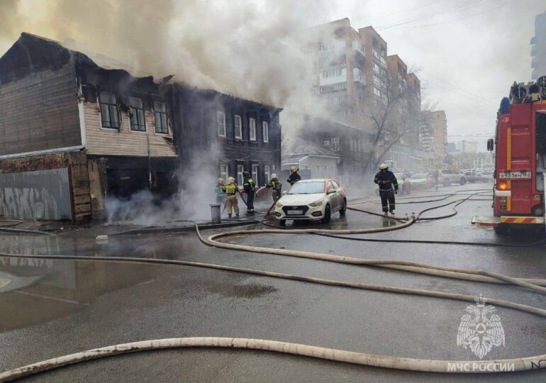 В Самаре горит дом на улице Рабочей