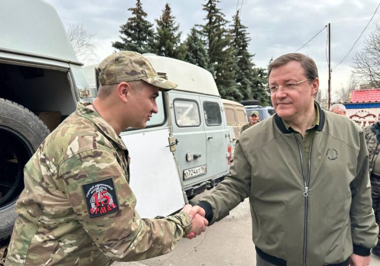 Губернатор Дмитрий Азаров передал дополнительную технику в зону СВО