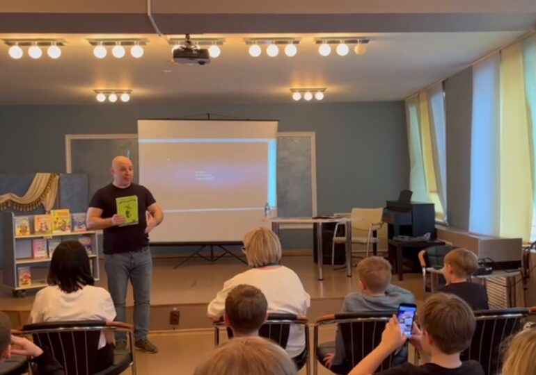 В самарской библиотеке №25 прошла встреча с детским писателем Валентином Постниковым