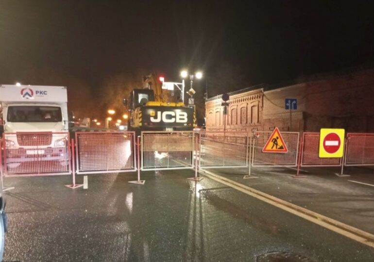 В Самаре на Волжском проспекте ограничили движение транспорта из-за ремонта водовода