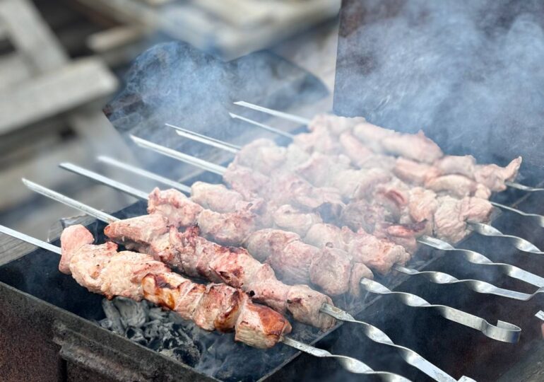 Врач рассказал, кому стоит отказаться от шашлыков на майских праздниках