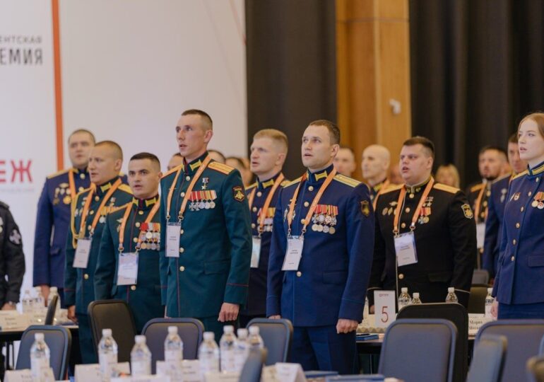 Для участников программы «Время героев» проводят первые лекции