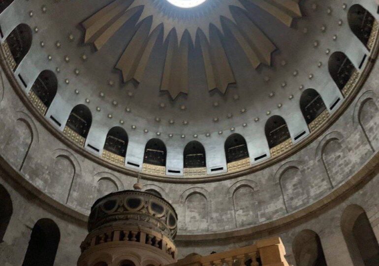 В Иерусалиме сошел Благодатный огонь