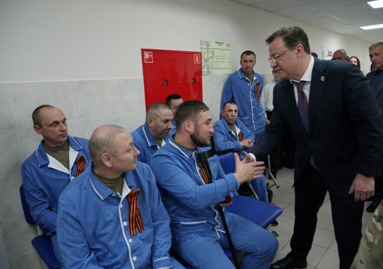 Дмитрий Азаров поздравил участников специальной военной операции с Днем Победы