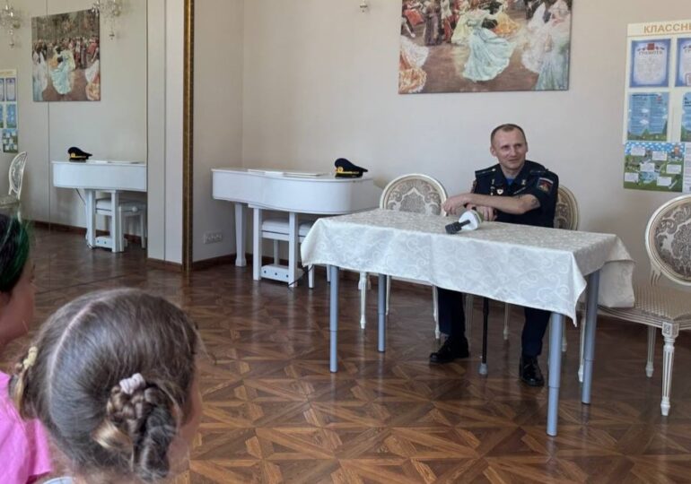 В школе «Возрожденные традиции» прошла встреча детей с героем РФ