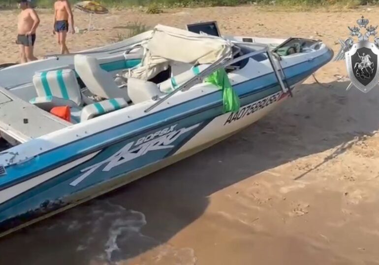 В Самаре теплоход столкнулся с катером в акватории Волги