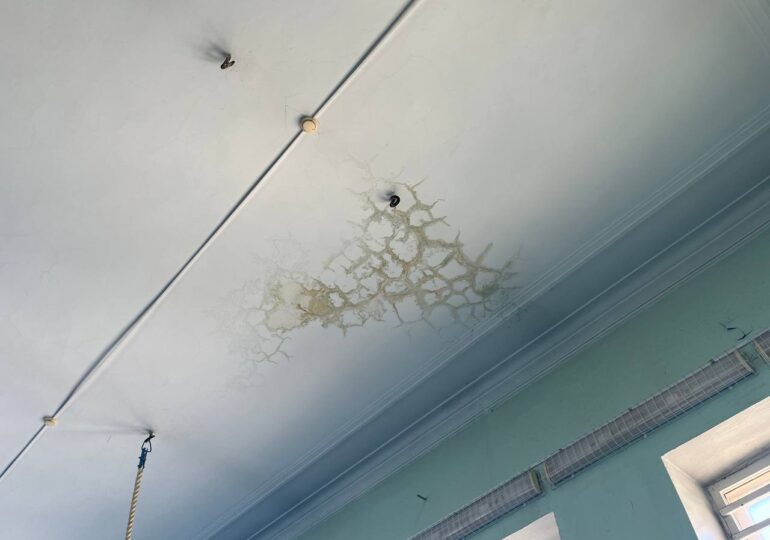 В интересах детей: в ЦВР «Крылатый» объяснили необходимость ремонта крыши