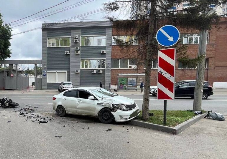 В Самаре в ДТП с иномаркой пострадал мотоциклист