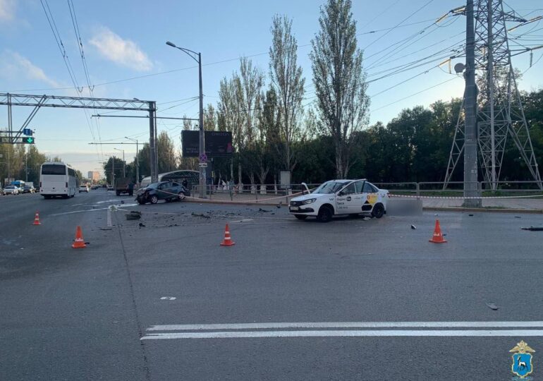 В Самаре в ДТП погибла пассажирка такси