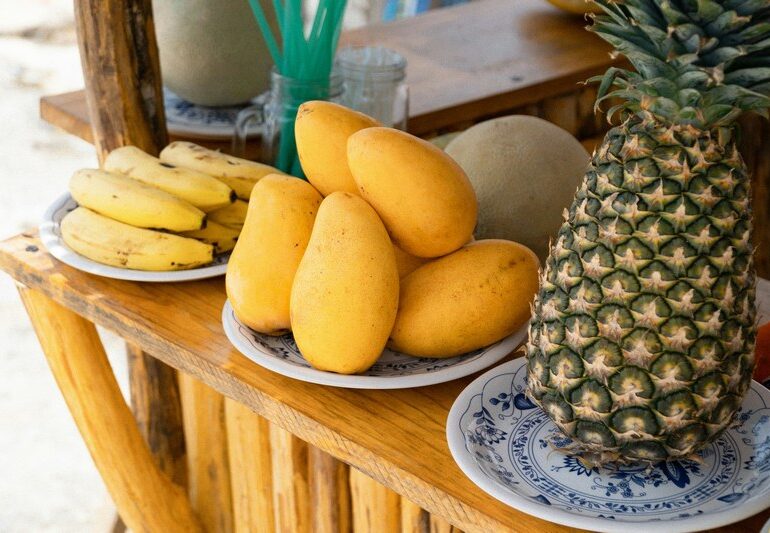 Врач рассказала, к чему может привести избыточное потребление фруктов