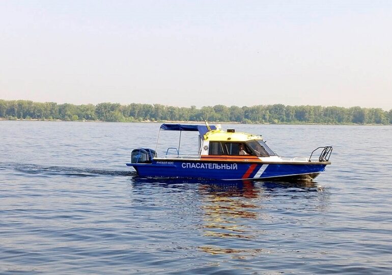 В Самаре на Волге спасли женщину и ребенка