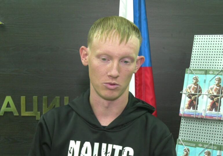 Доброволец Алексей Глотов заключил контракт о прохождении военной службы