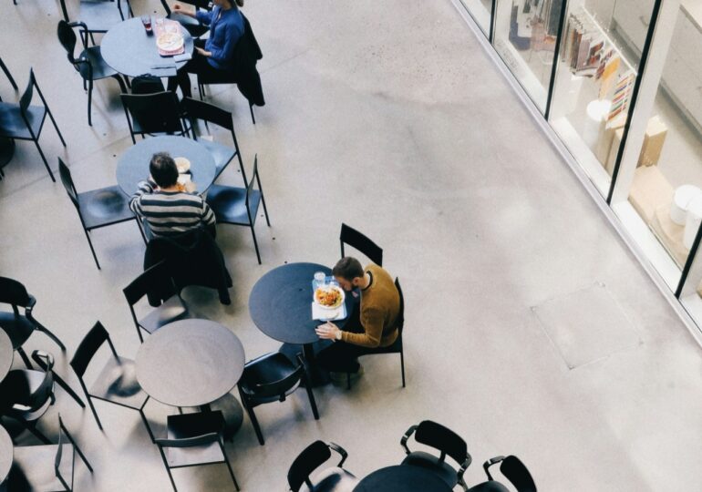 Россияне рассказали, как они проводят свой обеденный перерыв