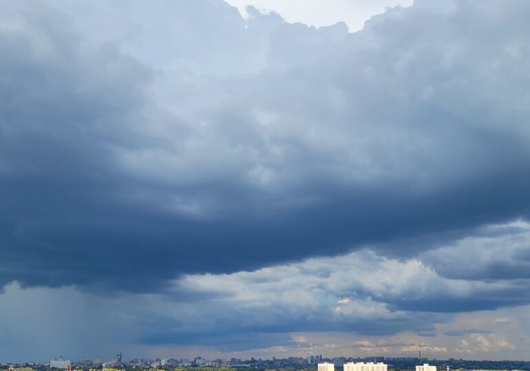 В Самарской области ночью 11 августа из-за грозы и ливня объявили желтый уровень опасности