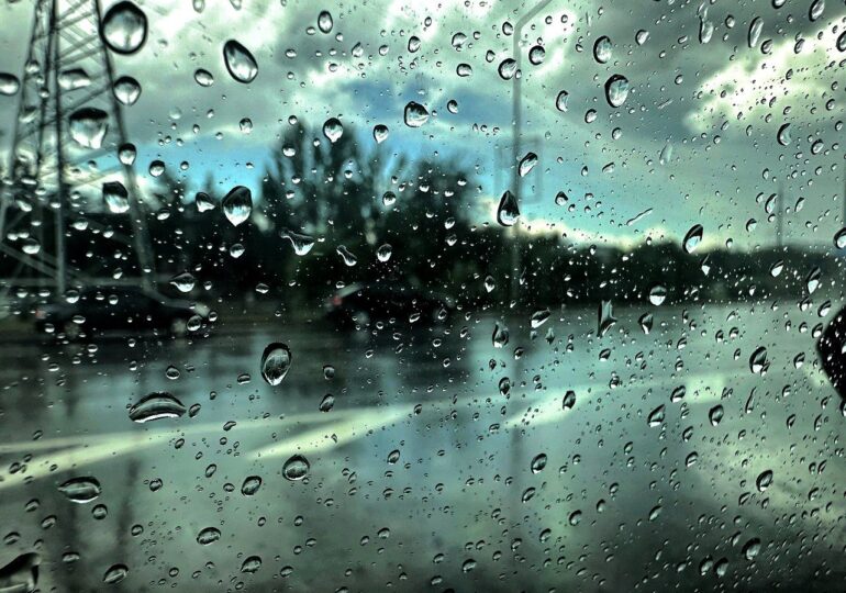 Самарцам напомнили о правилах поведения на проезжей части в плохую погоду