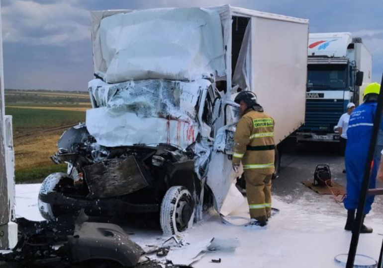 В Сызранском районе Самарской области два автомобиля столкнулись с фурой и грузовой ГАЗелью