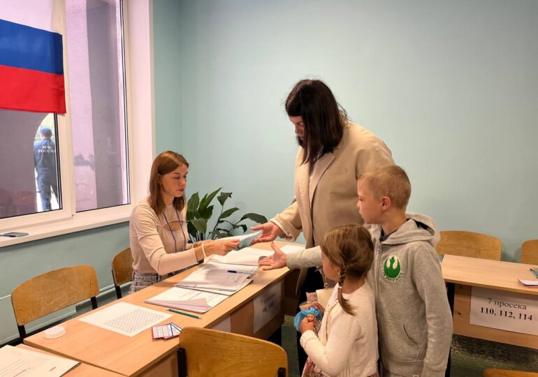 Депутат городской думы Светлана Макушева проголосовала на выборах губернатора Самарской области