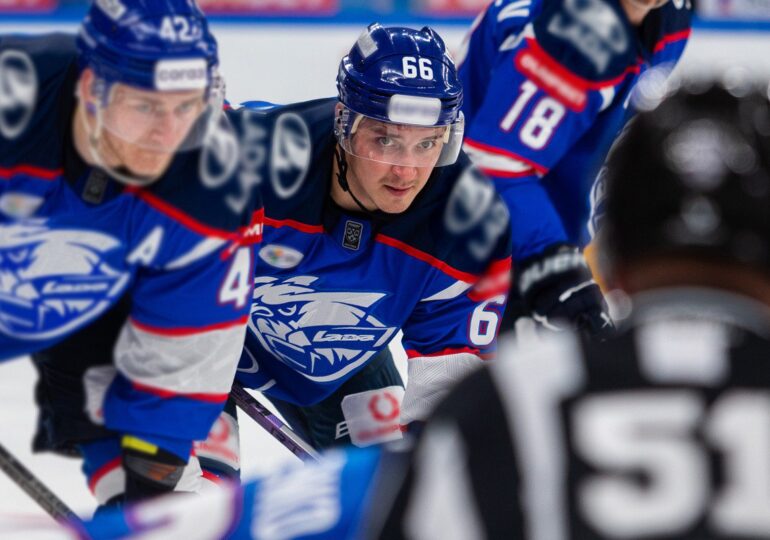 Тольяттинская "Лада" потерпела поражение от питерского "СКА" в матче КХЛ